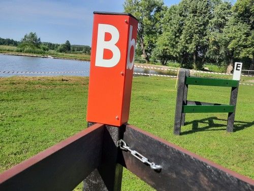 Stajnia Qando przeszkody maratonowe, kadr 5 z 9