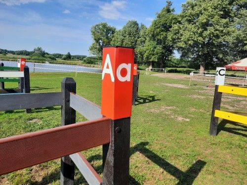 Stajnia Qando przeszkody maratonowe, kadr 7 z 9