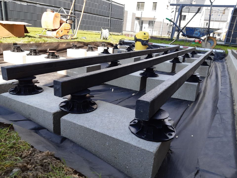 Ruszt z legarów EKOFORME ułożony na podkładkach