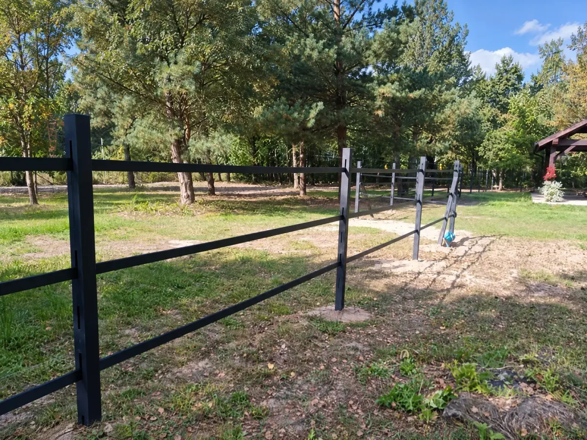 Ogrodzenie szczelinowe, Stanisławów (woj. mazowieckie), kadr 2 z 8