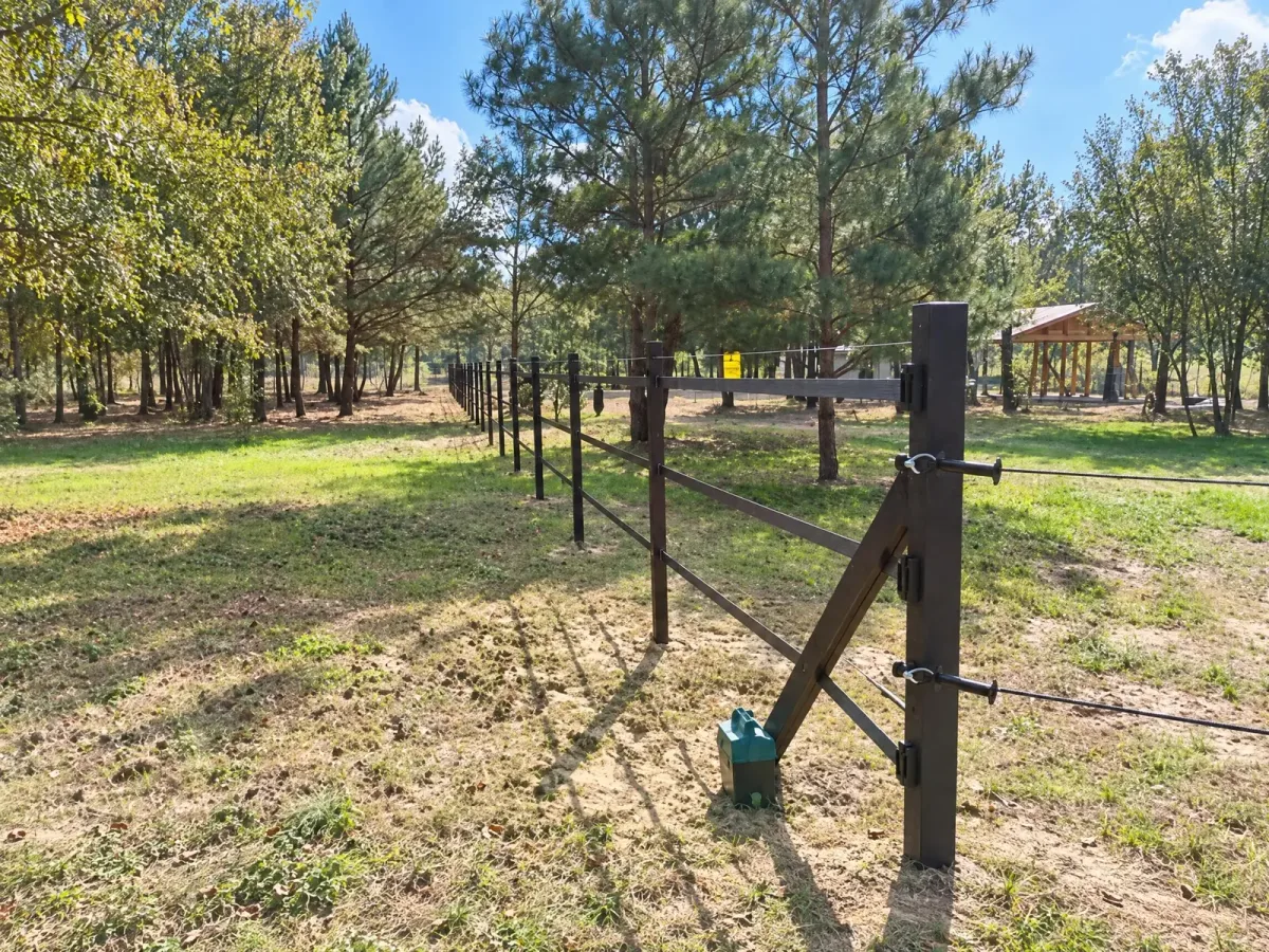 Ogrodzenie szczelinowe, Stanisławów (woj. mazowieckie), kadr 4 z 8