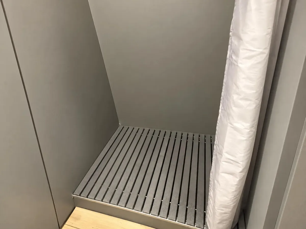 Podłoga pod prysznicem, kadr 1 z 1